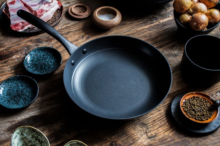 Satake frying pan in lightweight cast iron ceramic, 28 cm Satake