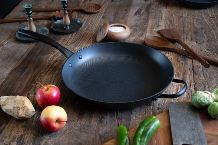 Satake frying pan in lightweight cast iron ceramic, 32 cm Satake