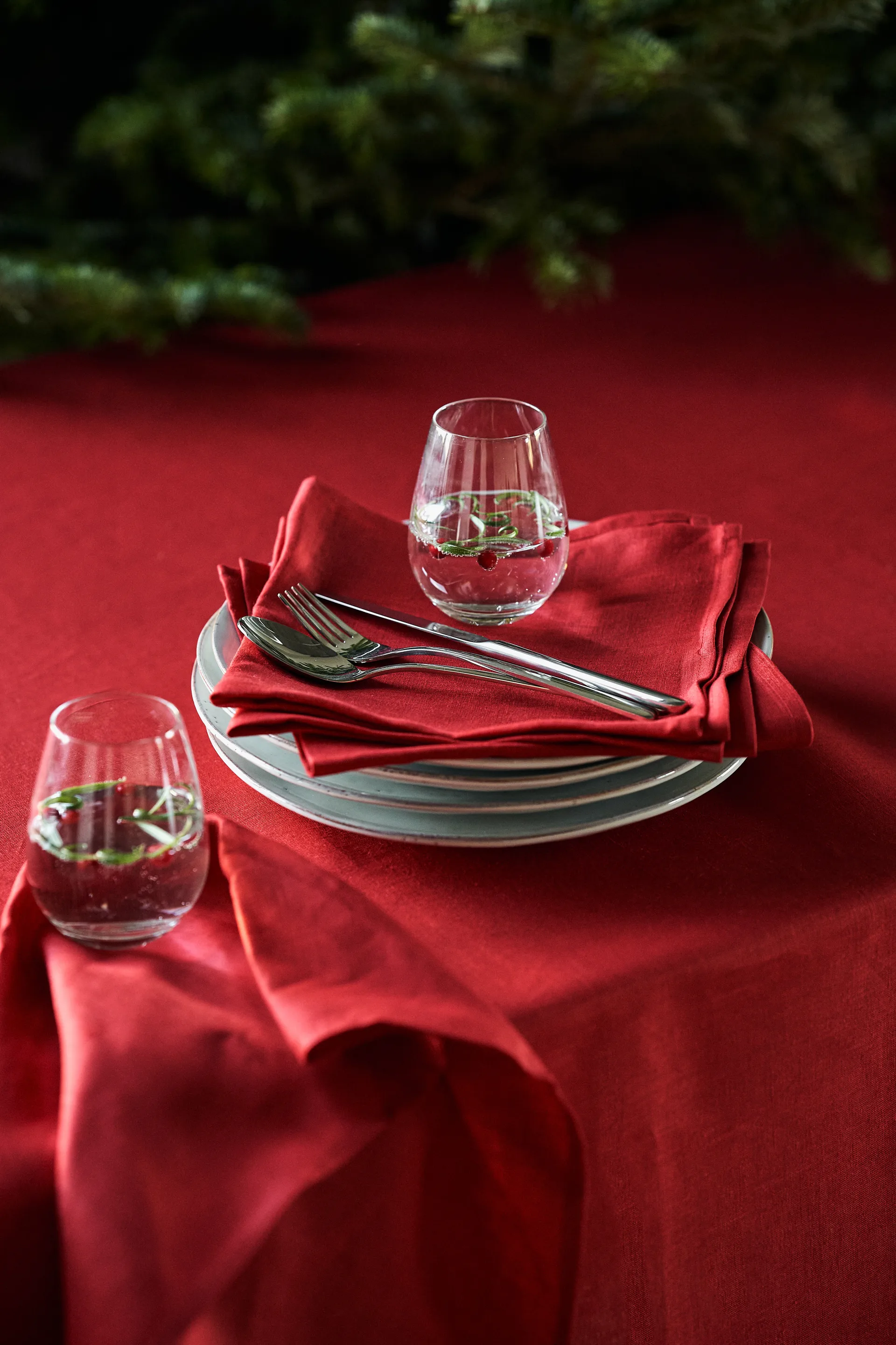 Clean linen table cloth 145x350 cm , Red Scandi Living