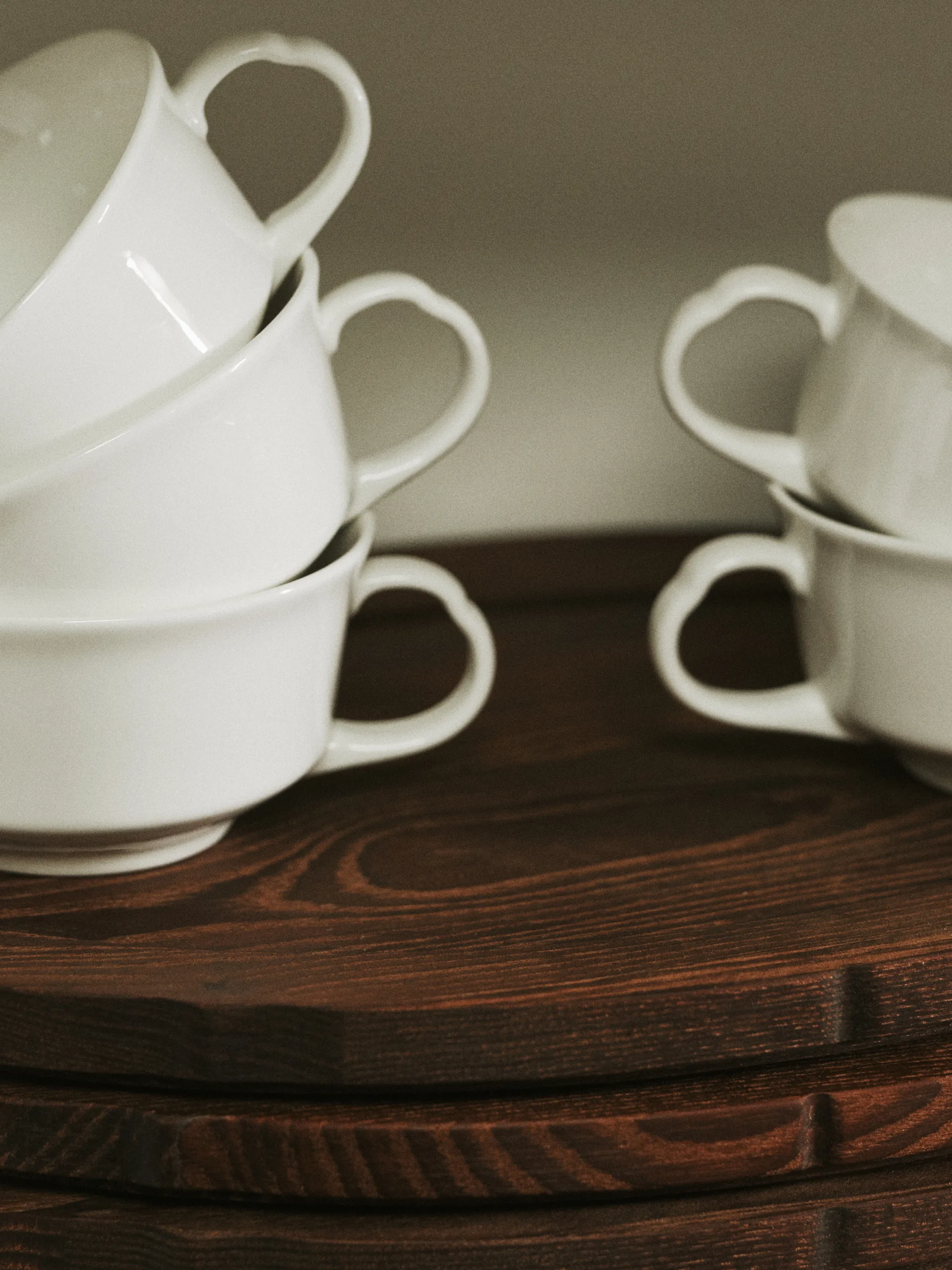 Silhouette oval tray 21x30 cm, Ash Serax