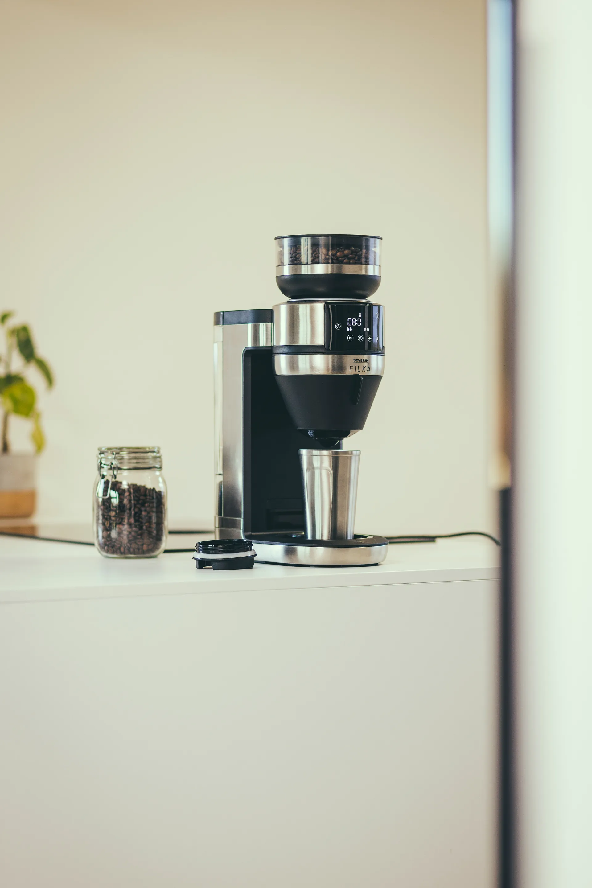 Severin KA 4851 FILKA fully automatic coffee maker, Brushed steel-black Severin