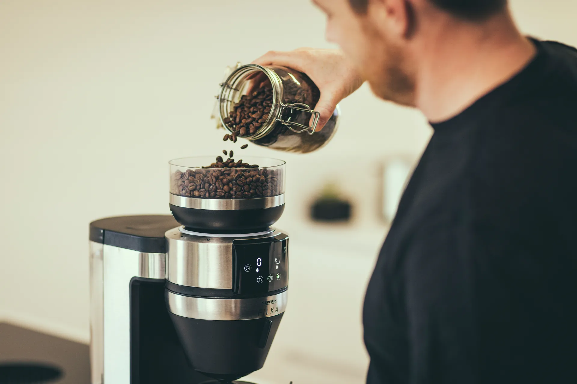 Severin KA 4851 FILKA fully automatic coffee maker, Brushed steel-black Severin