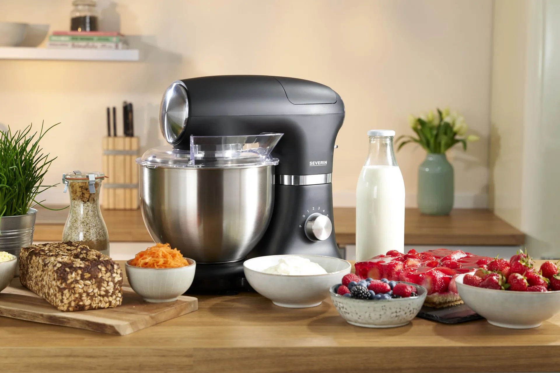 Severin KM 3898 food processor with scale 5.5 L, Black Severin