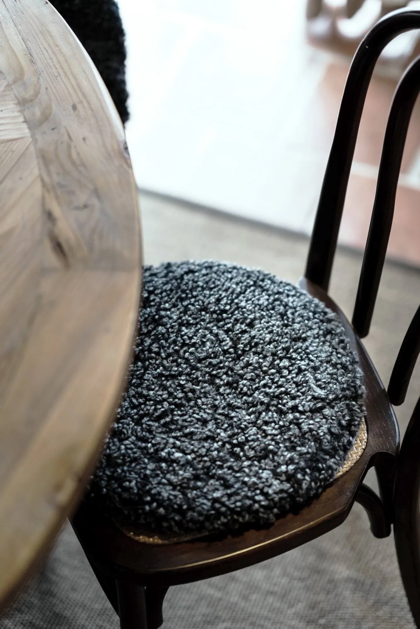 Jill padded chair cushion, Black graphite (grey), Ø36 cm Shepherd of Sweden