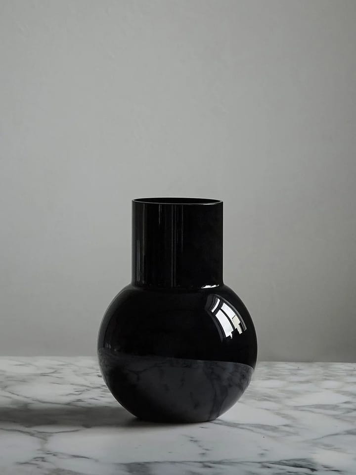 Pallo vase, Black 20 cm Skrufs Glasbruk