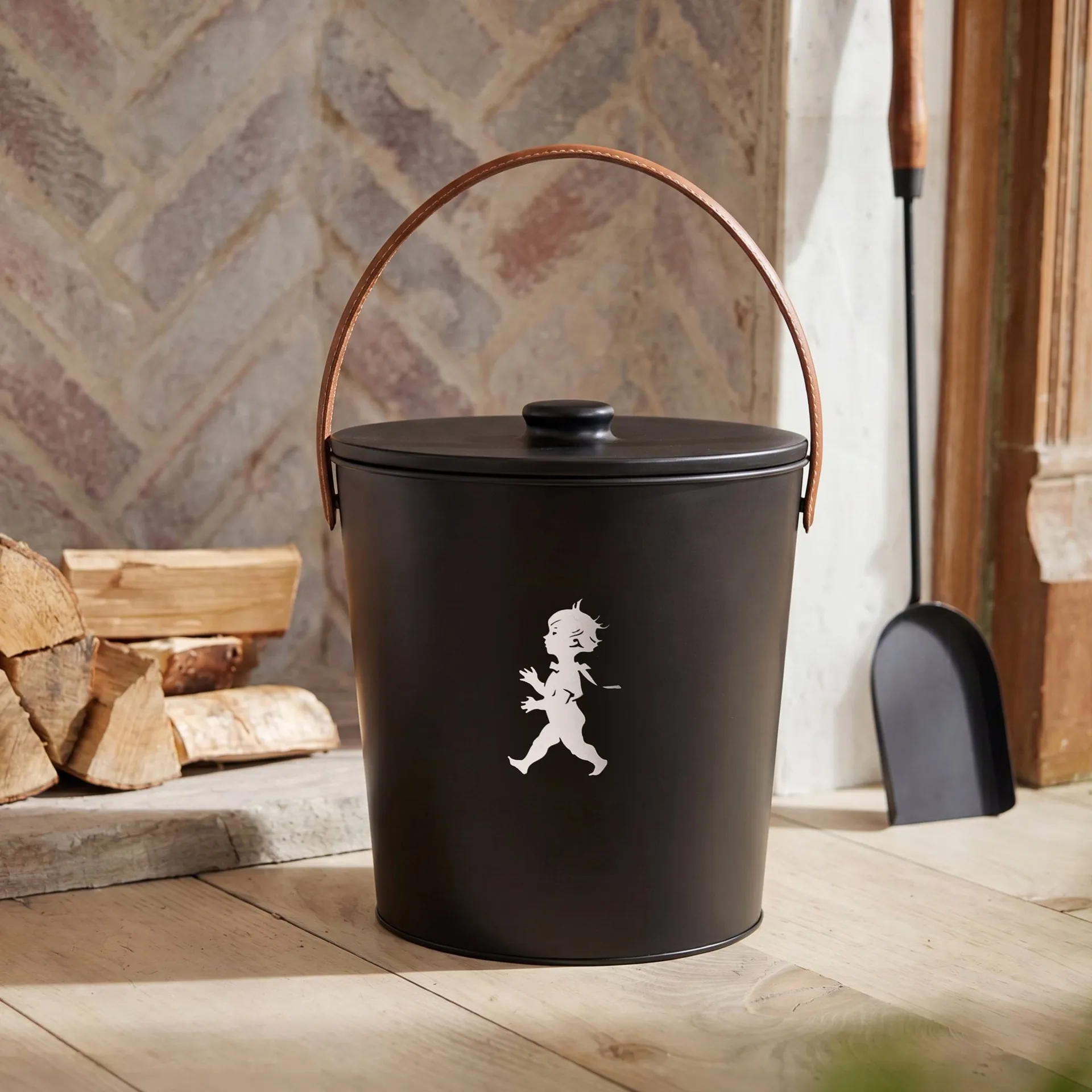 Solstickan ash bucket, Black Solstickan Design