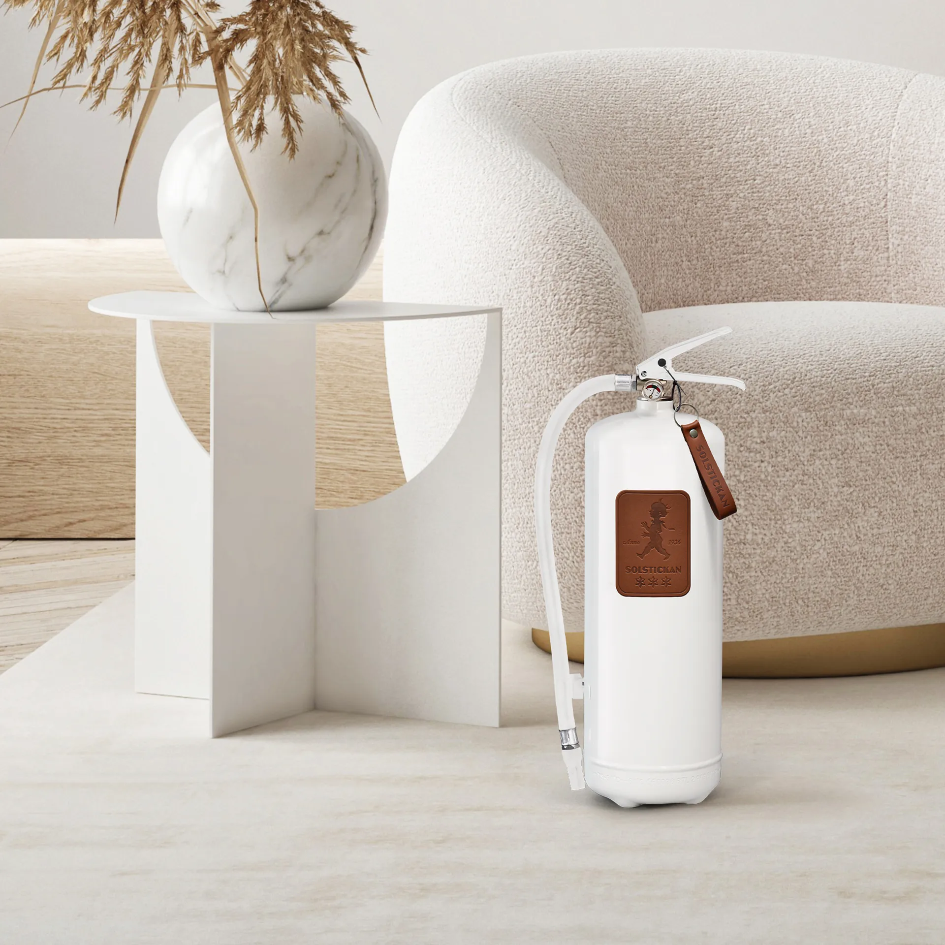 Solstickan fire extinguisher 6 kg, White-dark brown leather Solstickan Design
