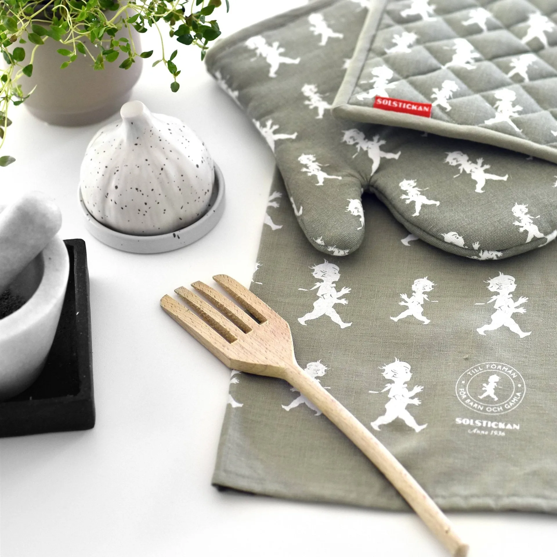 Solstickan oven glove 22x30 cm, Green Solstickan Design