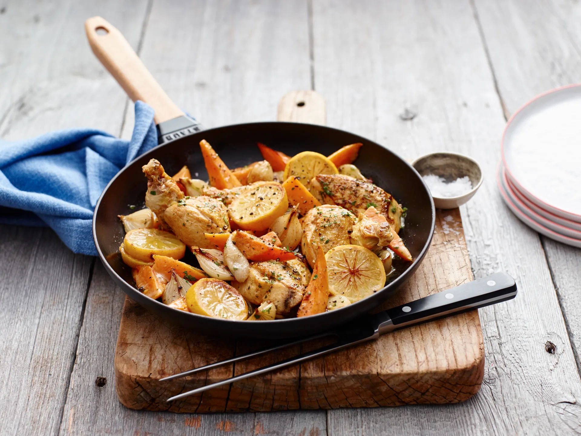 Staub frying pan cast iron black light wood handle, Ø20 cm STAUB