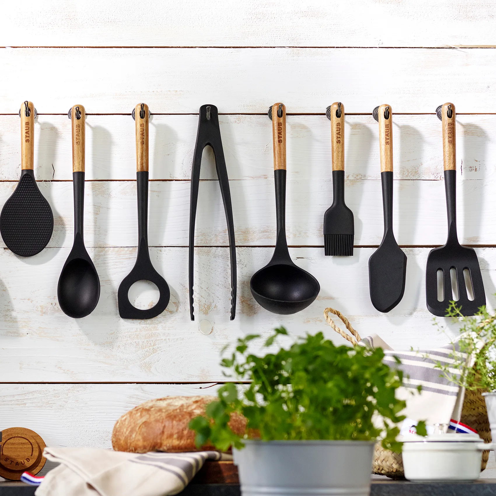 Staub frying spatula, 31 cm STAUB