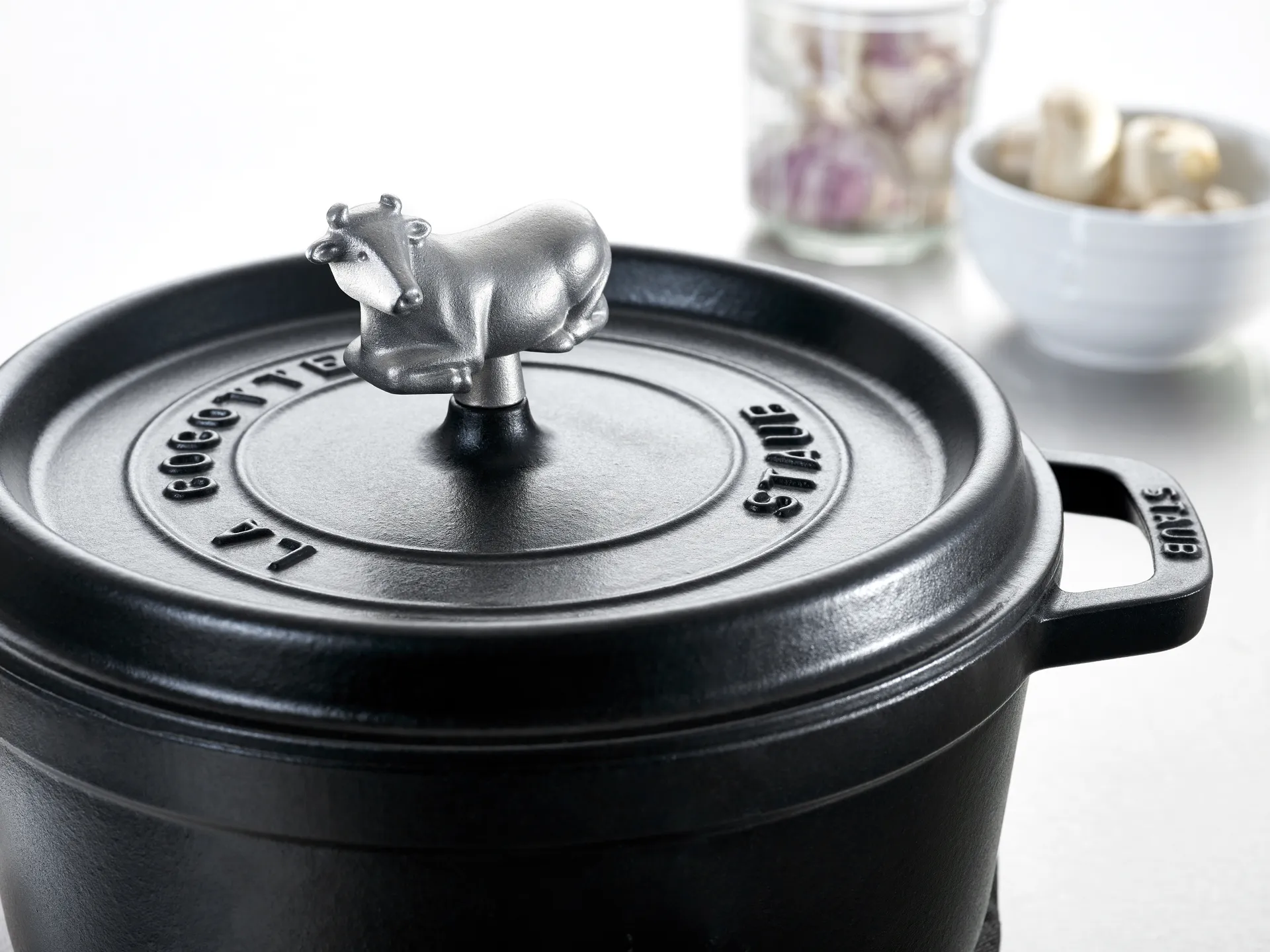 Staub knob in metal, Cow STAUB