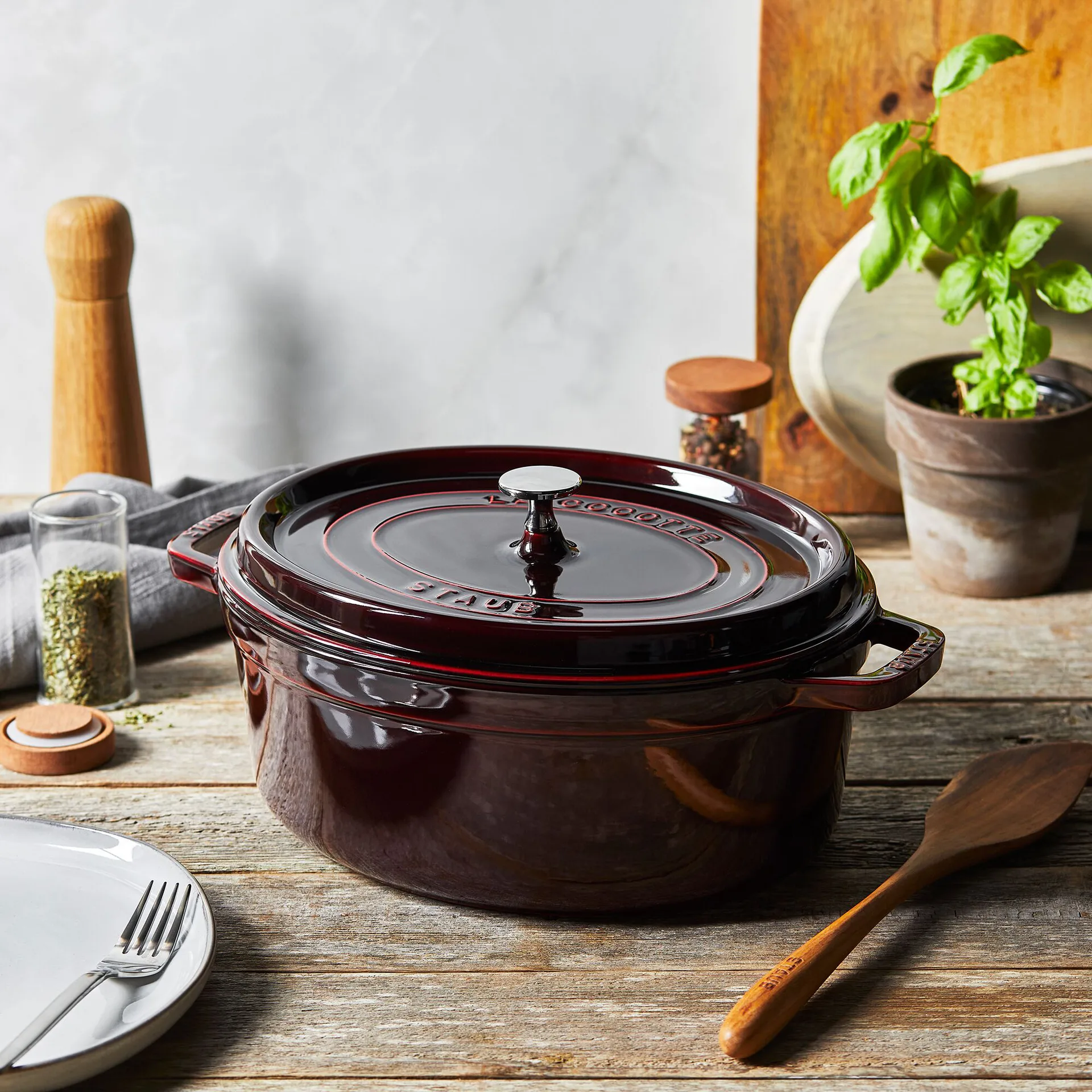 Staub La Cocotte oval cast iron pot 4.2 L, Grenadine red STAUB