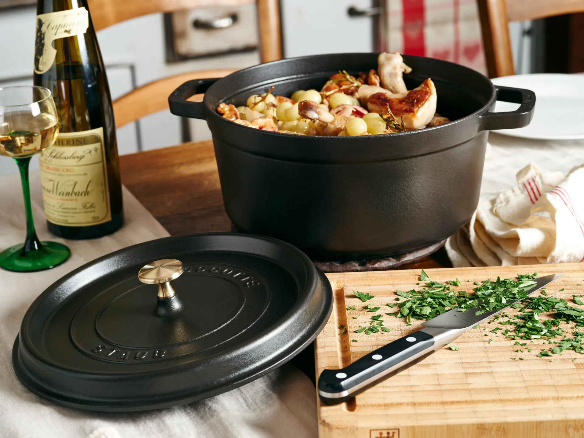 Staub La Cocotte round casserole cast iron 12.6 L, Black STAUB