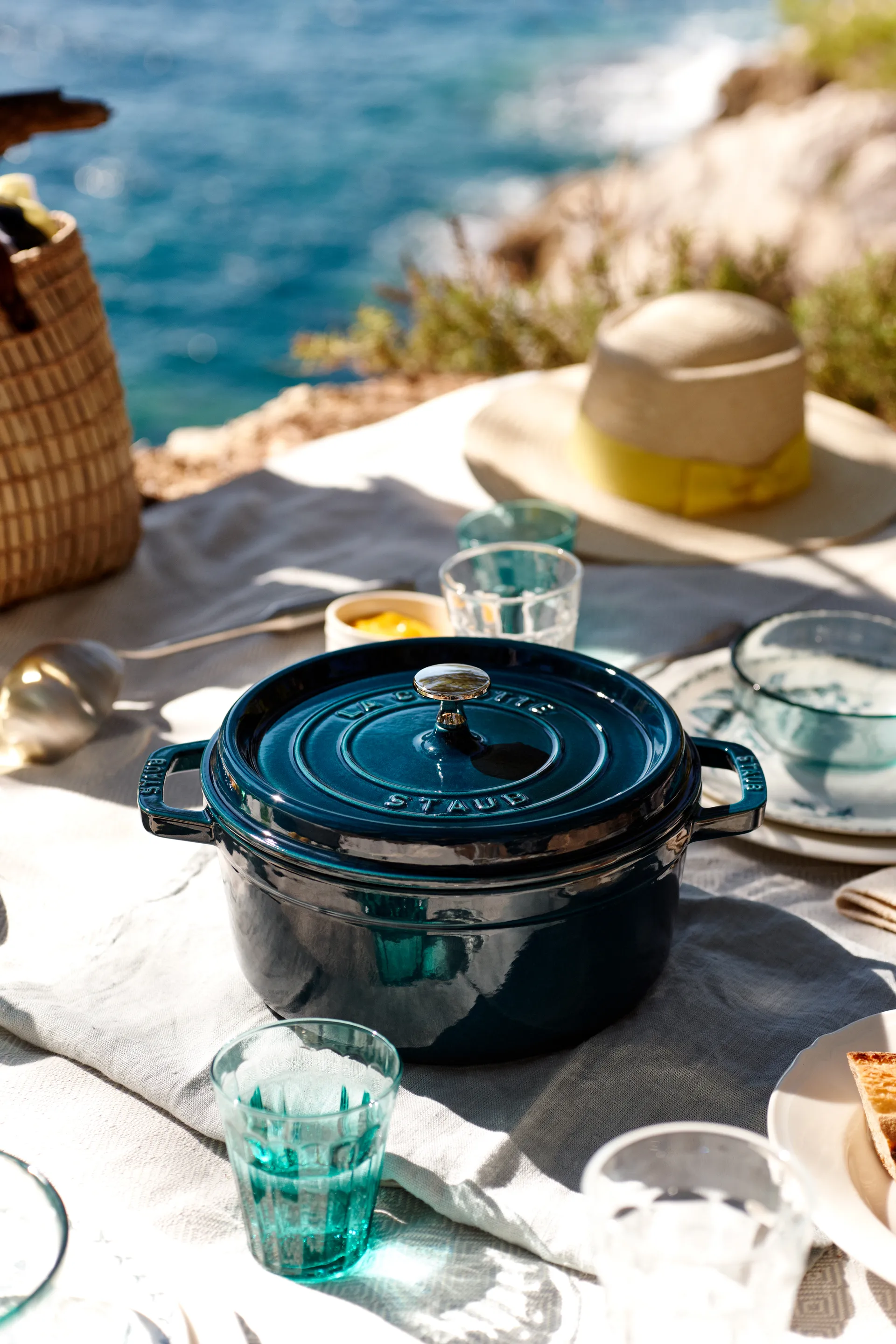 Staub La Cocotte round cast iron pot 2.2 L, La Mer STAUB