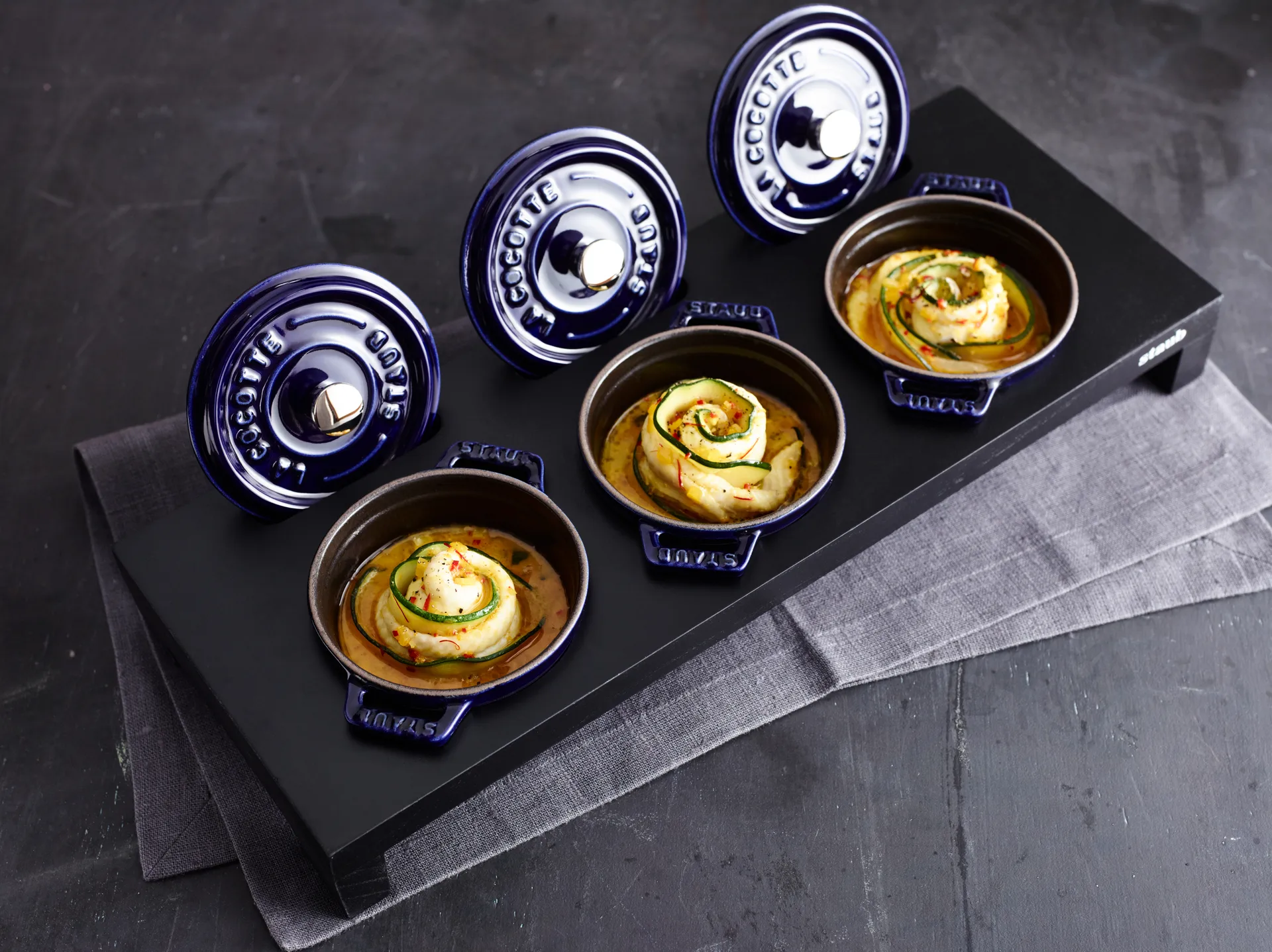 Staub La Cocotte round pot cast iron 0.25 L, Dark blue STAUB