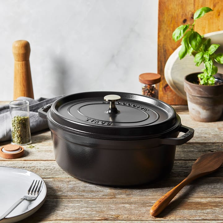 Staub oval casserole dish 4.2 l, black STAUB