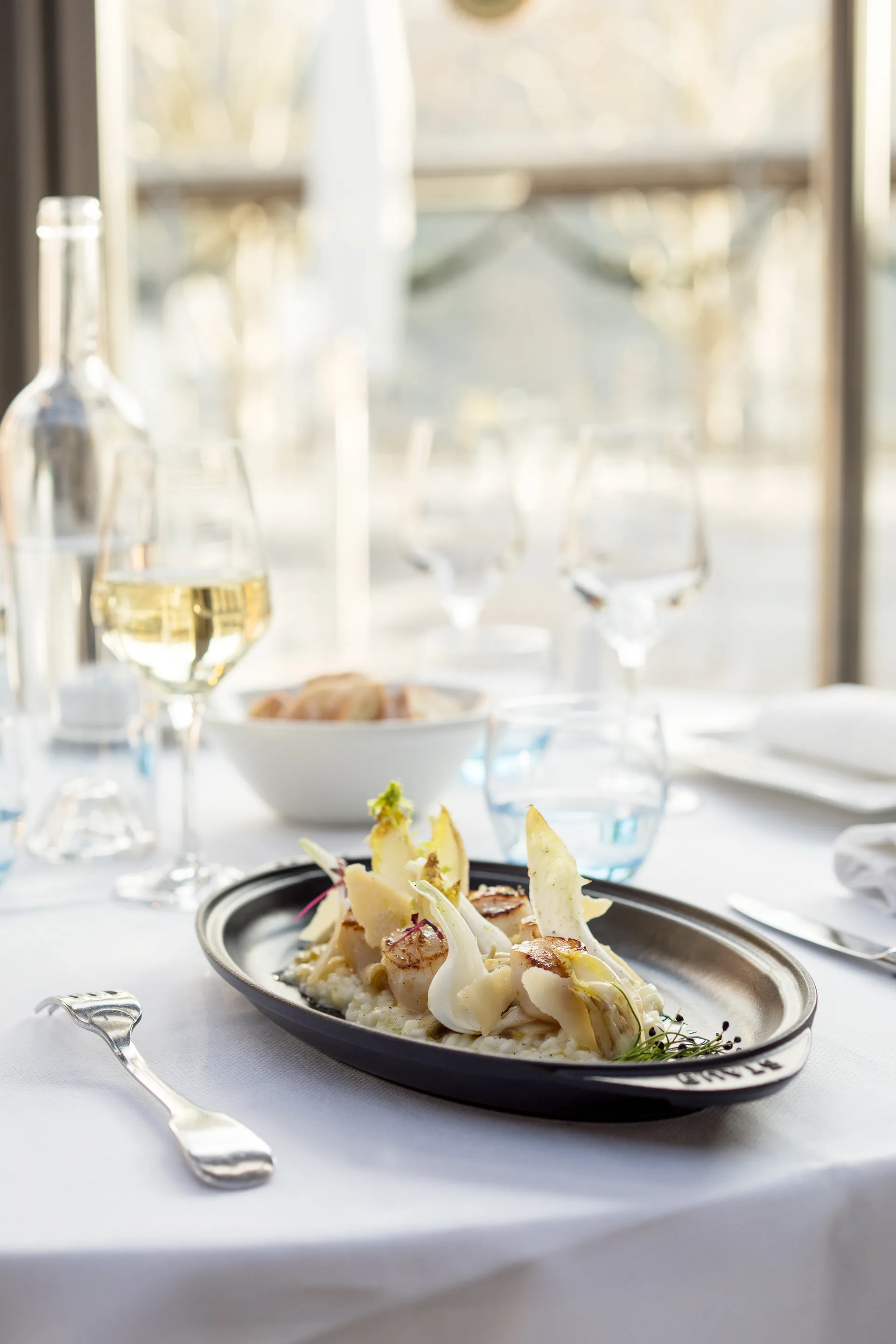 Staub oval fish dish, black STAUB