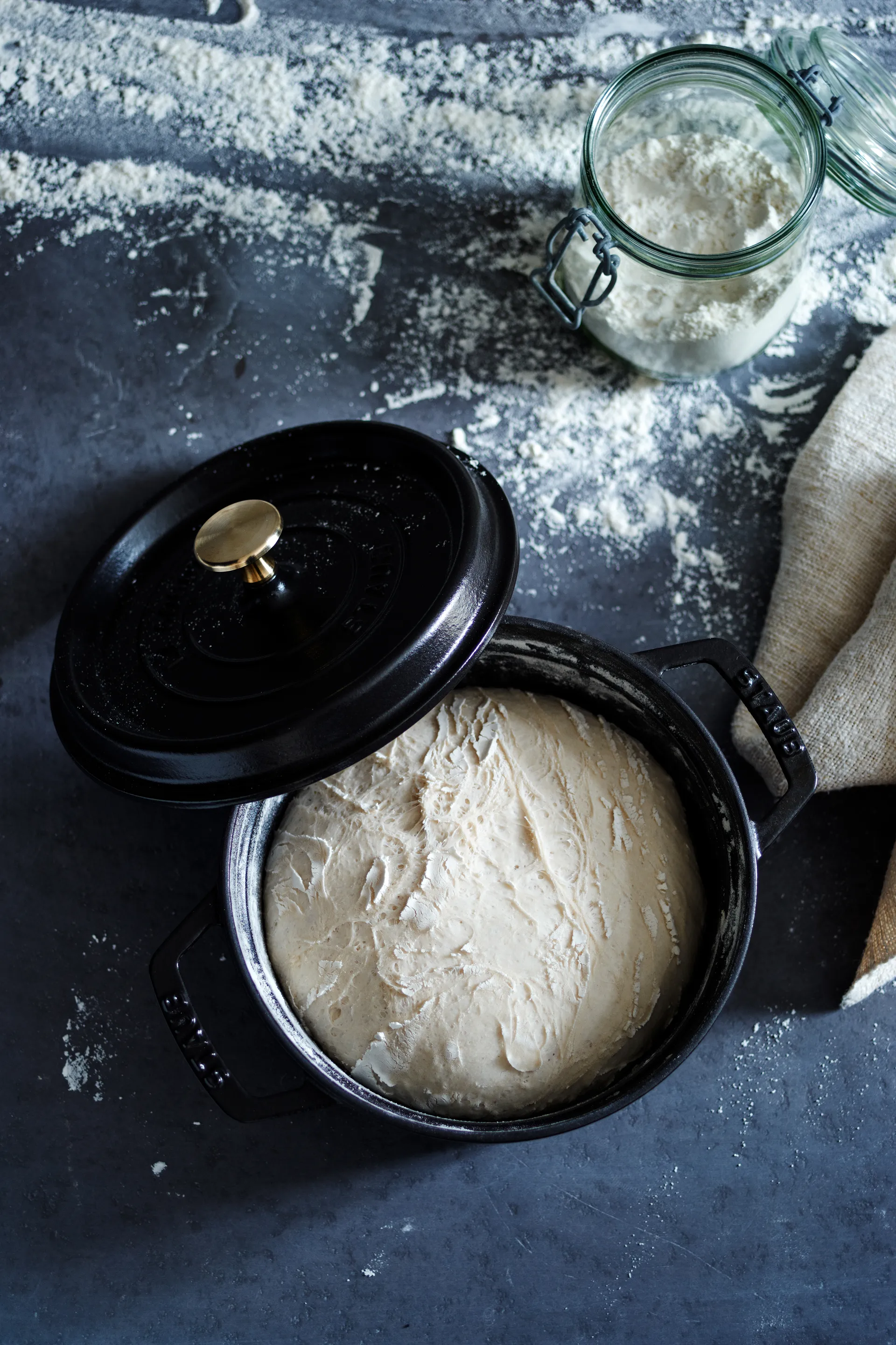 Staub round casserole dish 3.8 l, black STAUB