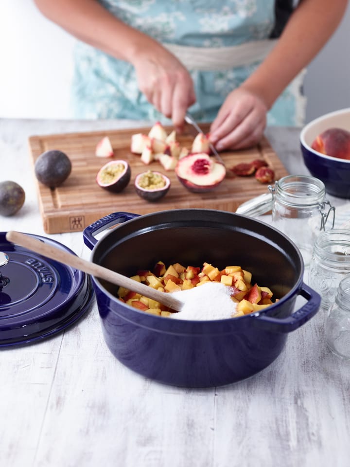 Staub round casserole dish. Three layers of enamel 3.8 l, Dark blue STAUB