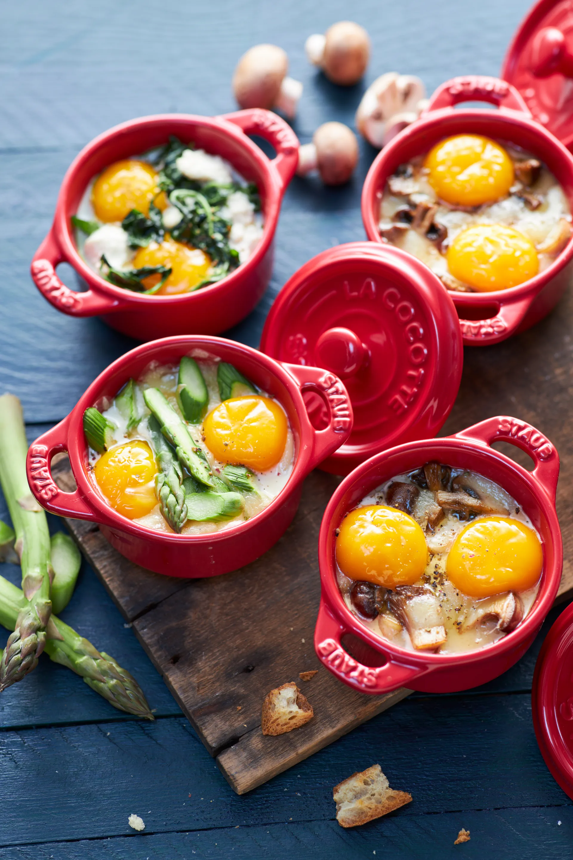 Staub round mini casserole dish 0.2 l, red STAUB