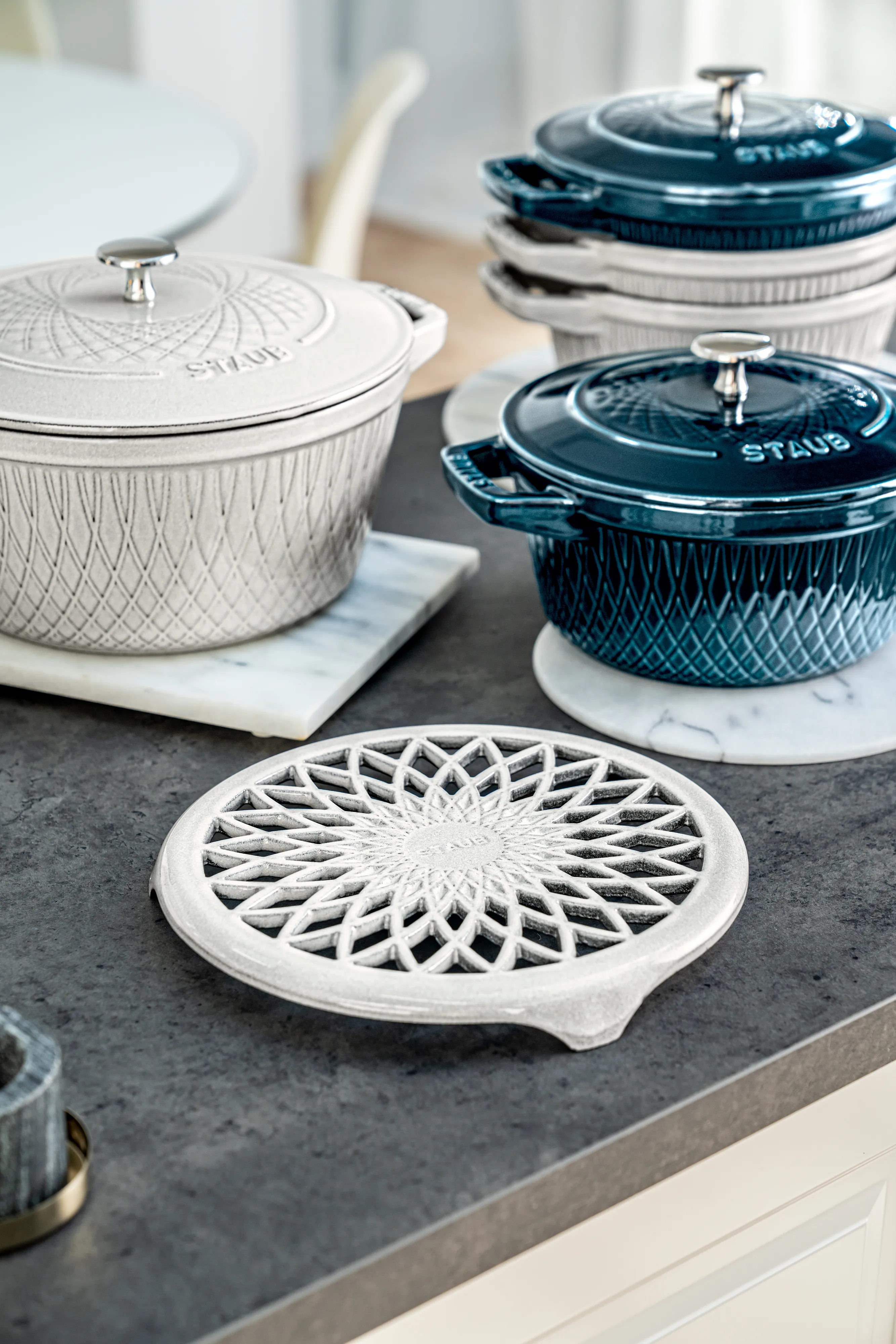 Staub Twister trivet 18.5x19 cm - STAUB | KitchenTime