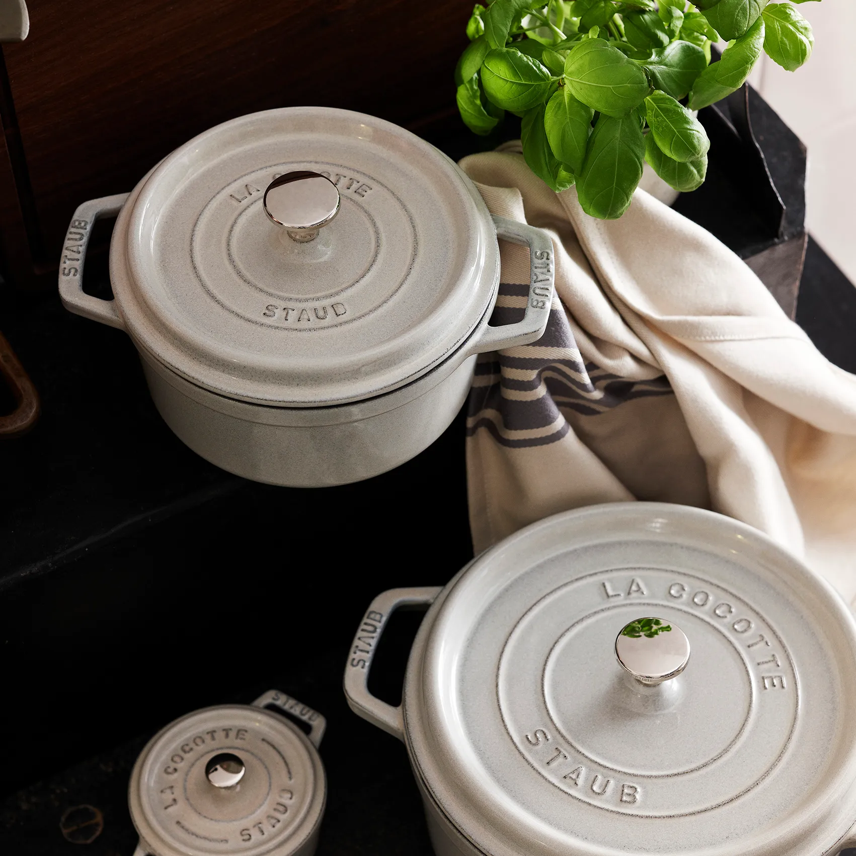 Staub White Truffle casserole - STAUB | KitchenTime