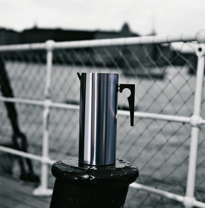 Cylinda Line jug with icelip, steel Stelton