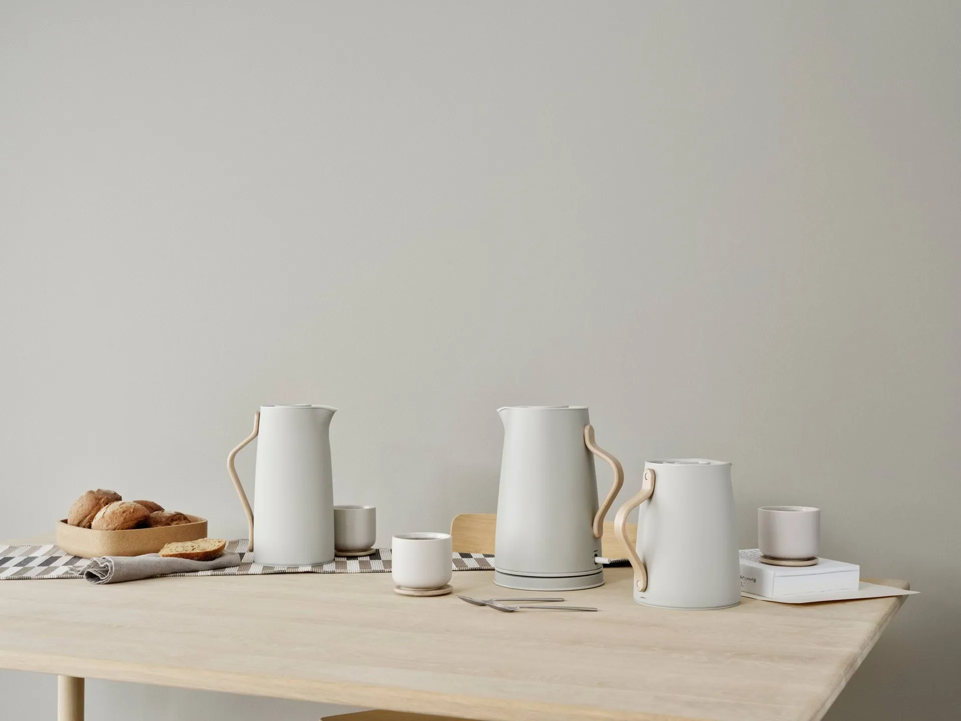 Emma coffee vacuum jug, Soft sand, 1,2 L Stelton