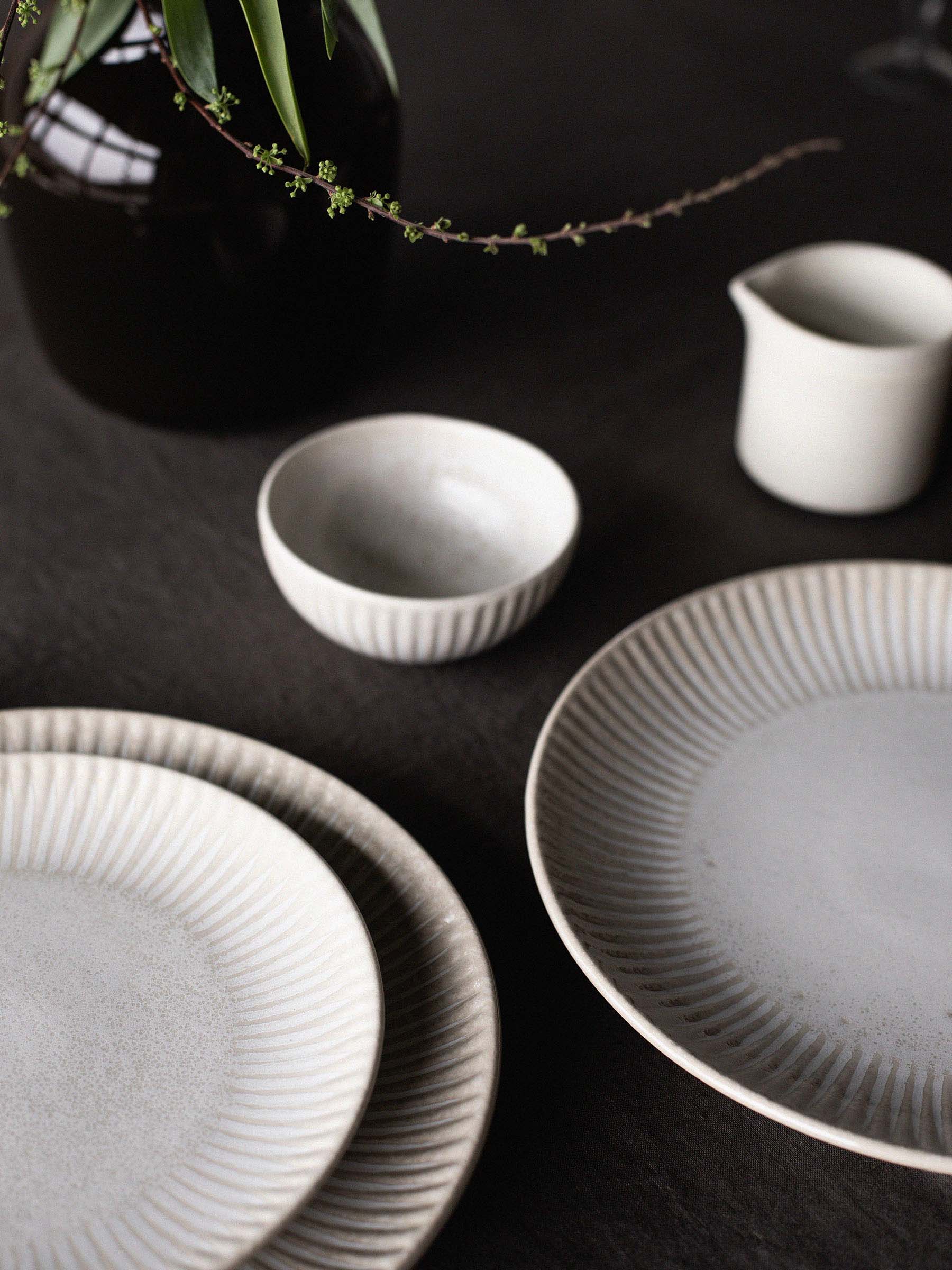 Granada plate Ø26.5 cm, Cream white-beige Tell Me More