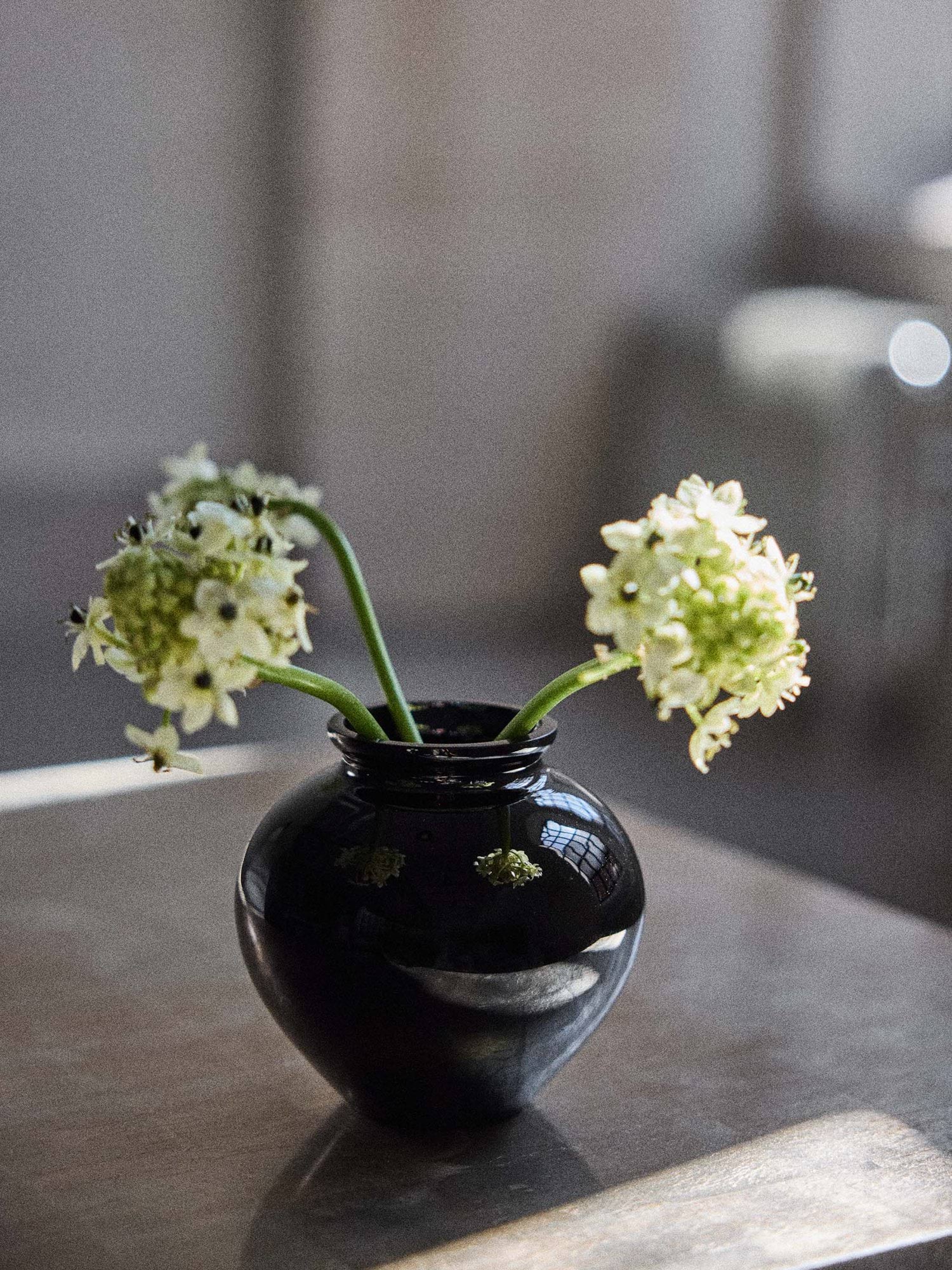 Velino vase, Black, Ø12.5x11.5 cm Tell Me More