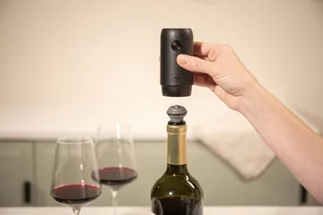 Vacuvin Wine Saver electric vacuum pump - Black - Vacuvin