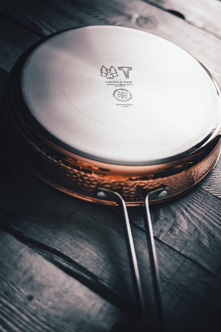 Mjölner hammered sauce pan in copper with lid, Modell Y2 Vargen & Thor