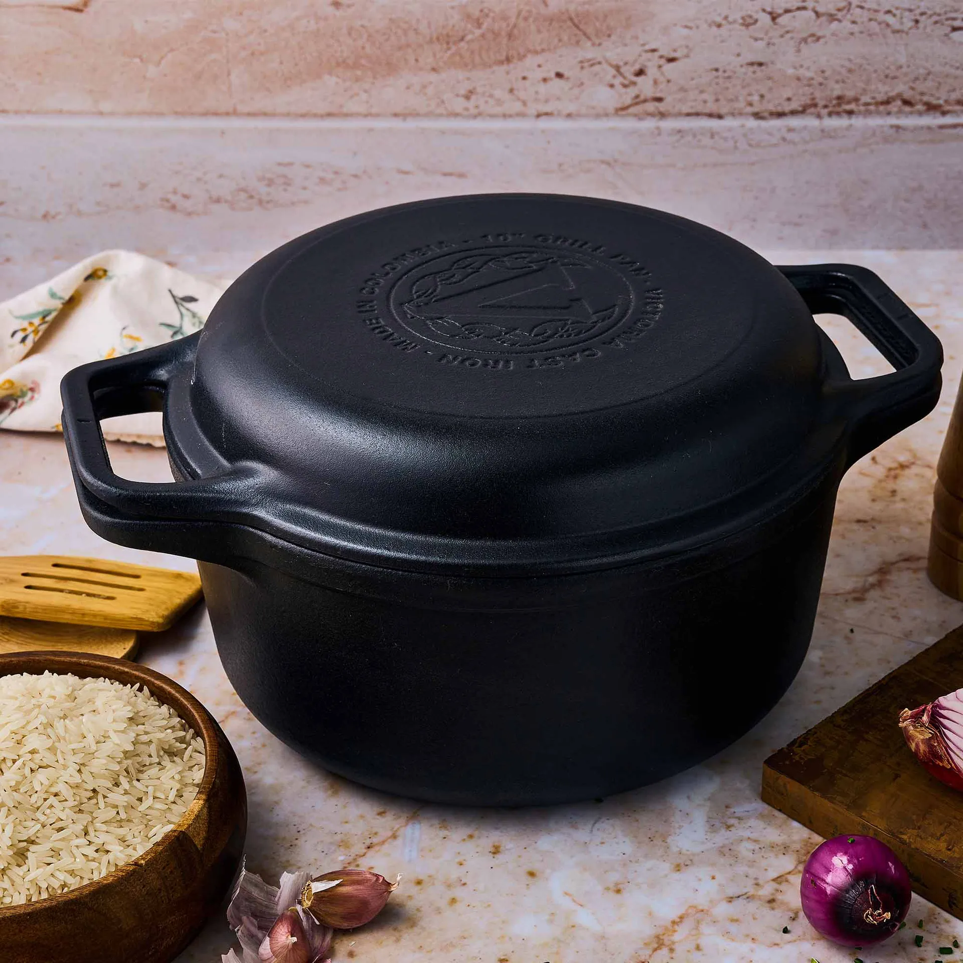 Combo Cooker cast iron pot-frying pan set 2 pieces, Black Victoria