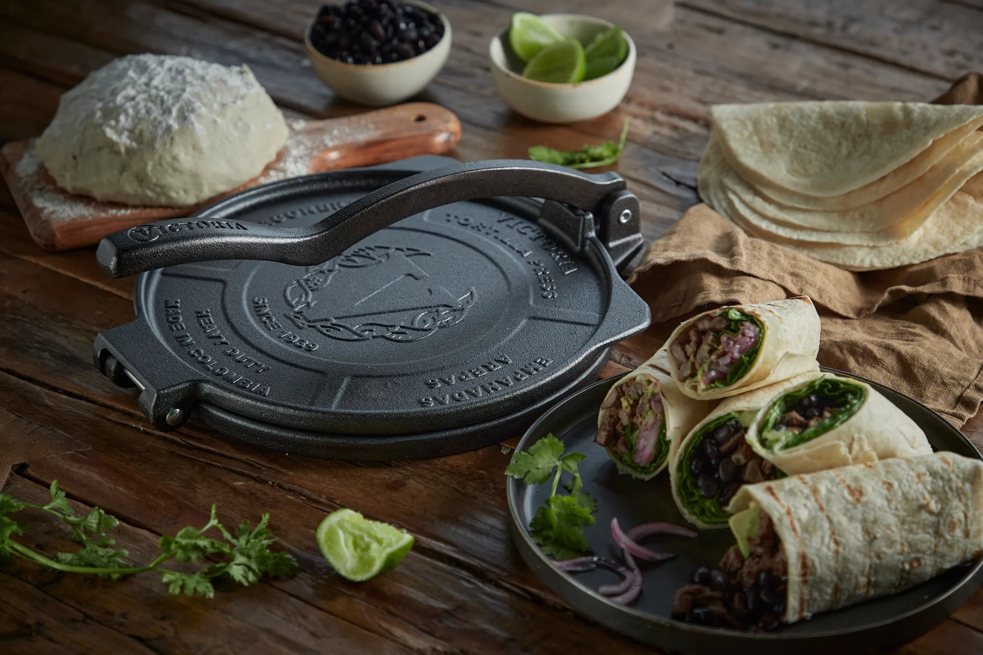 Heavy duty tortilla press Ø25 cm, Black, cast iron Victoria