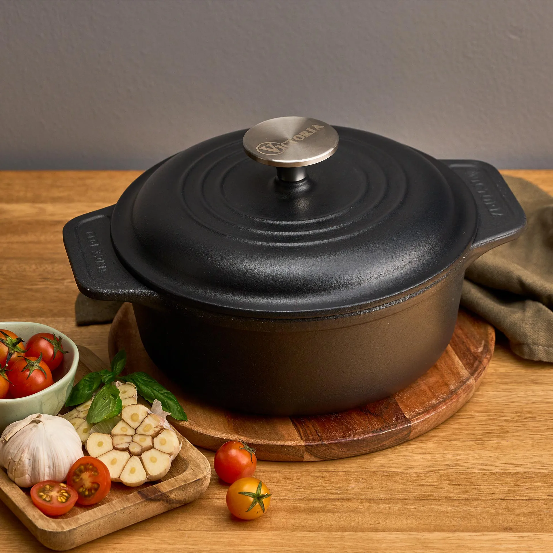 Victoria cast iron pot pre-seasoned, 1.9 L Victoria