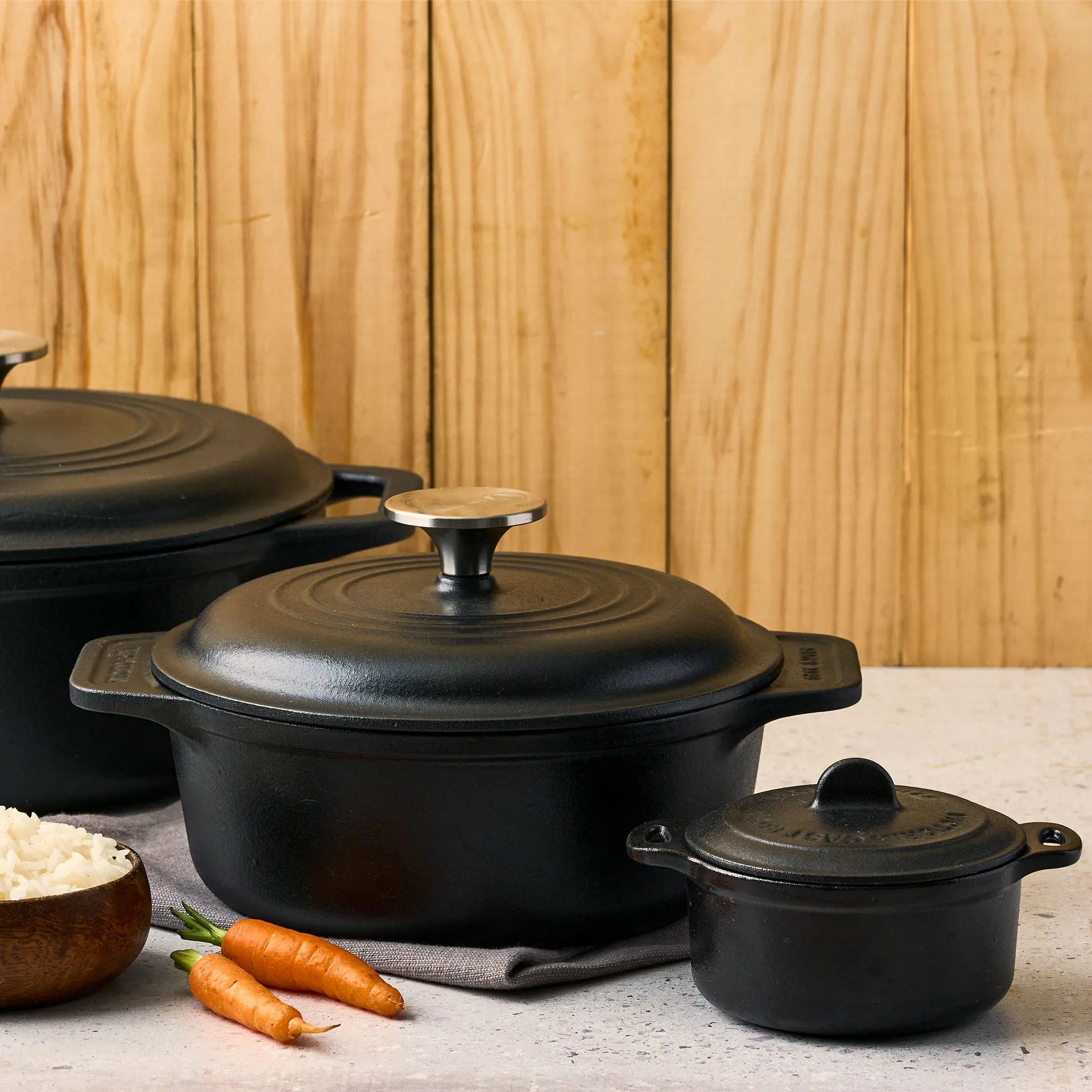 Victoria cast iron pot pre-seasoned, 1.9 L Victoria