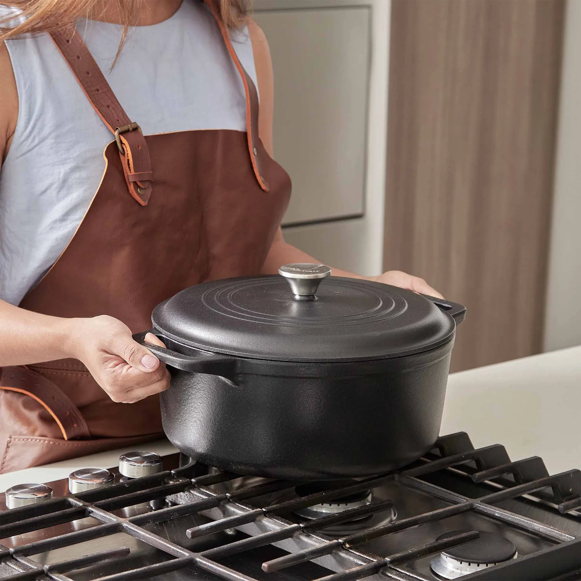 Victoria cast iron pot pre-seasoned, 6.6 L Victoria