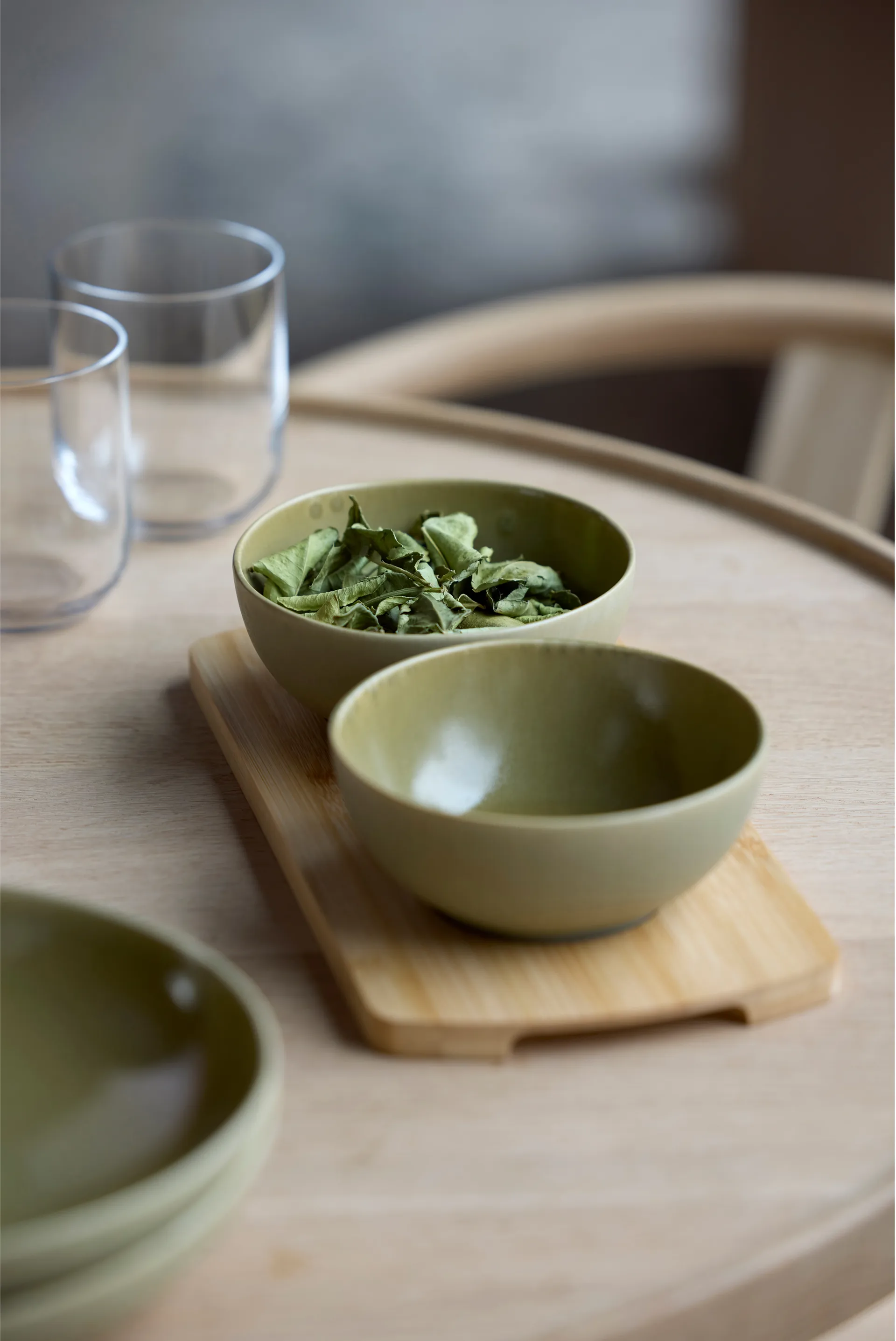 Shoku bamboo tray with 2 bowls, Pure Green Villa Collection