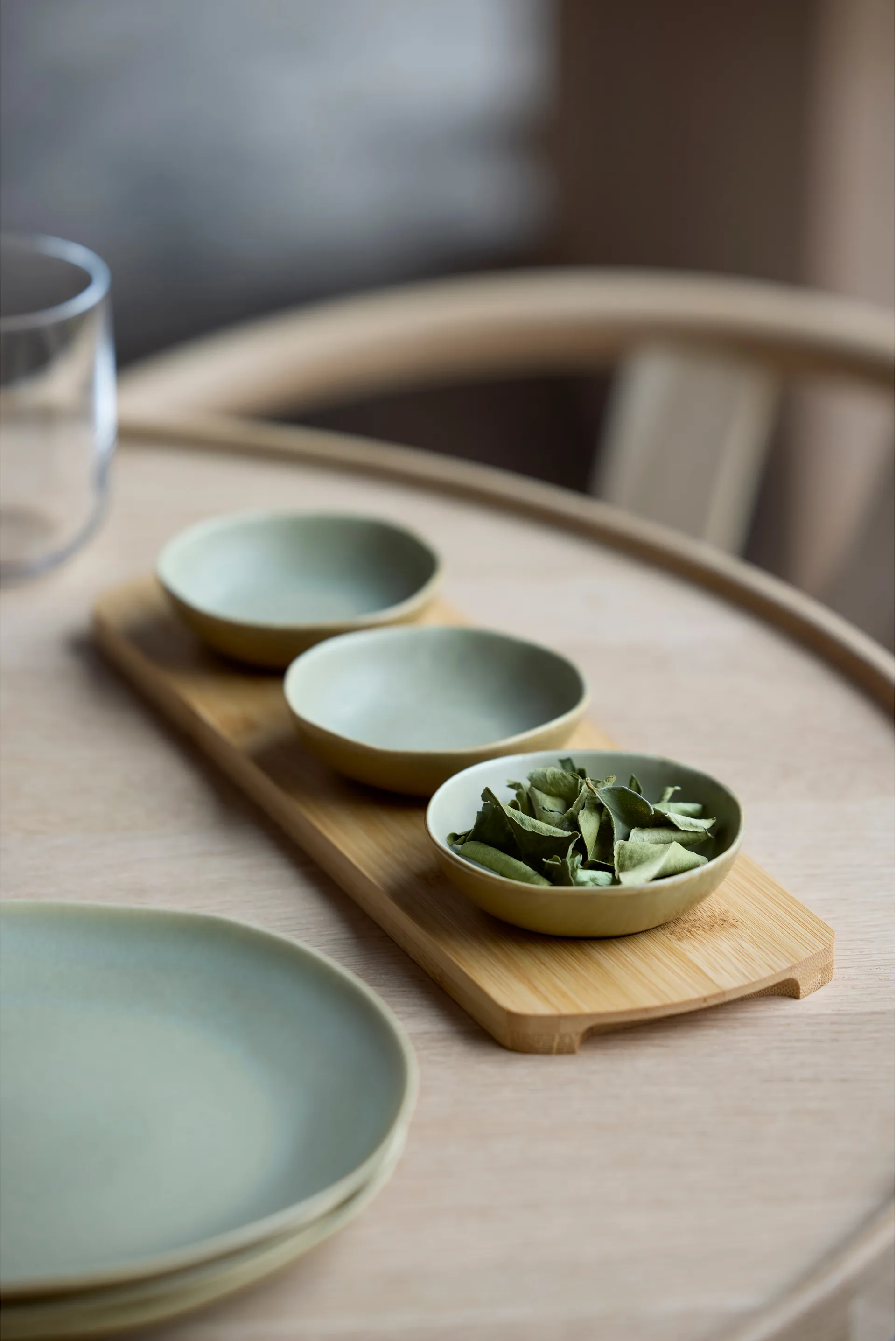 Shoku bamboo tray with 3 bowls, Pure Green Villa Collection