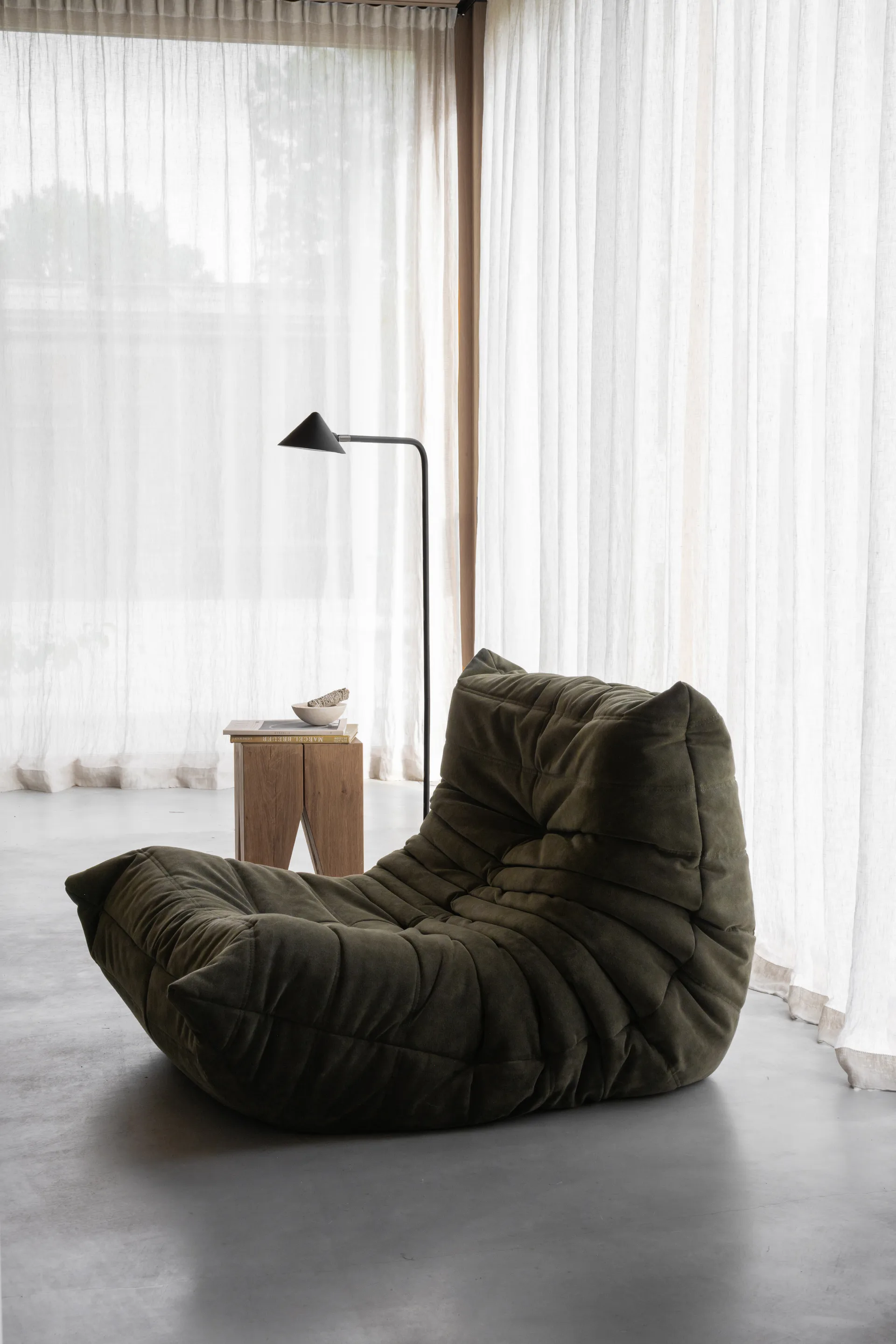 Kuro floor lamp, Black, Ø14x120 cm Watt & Veke