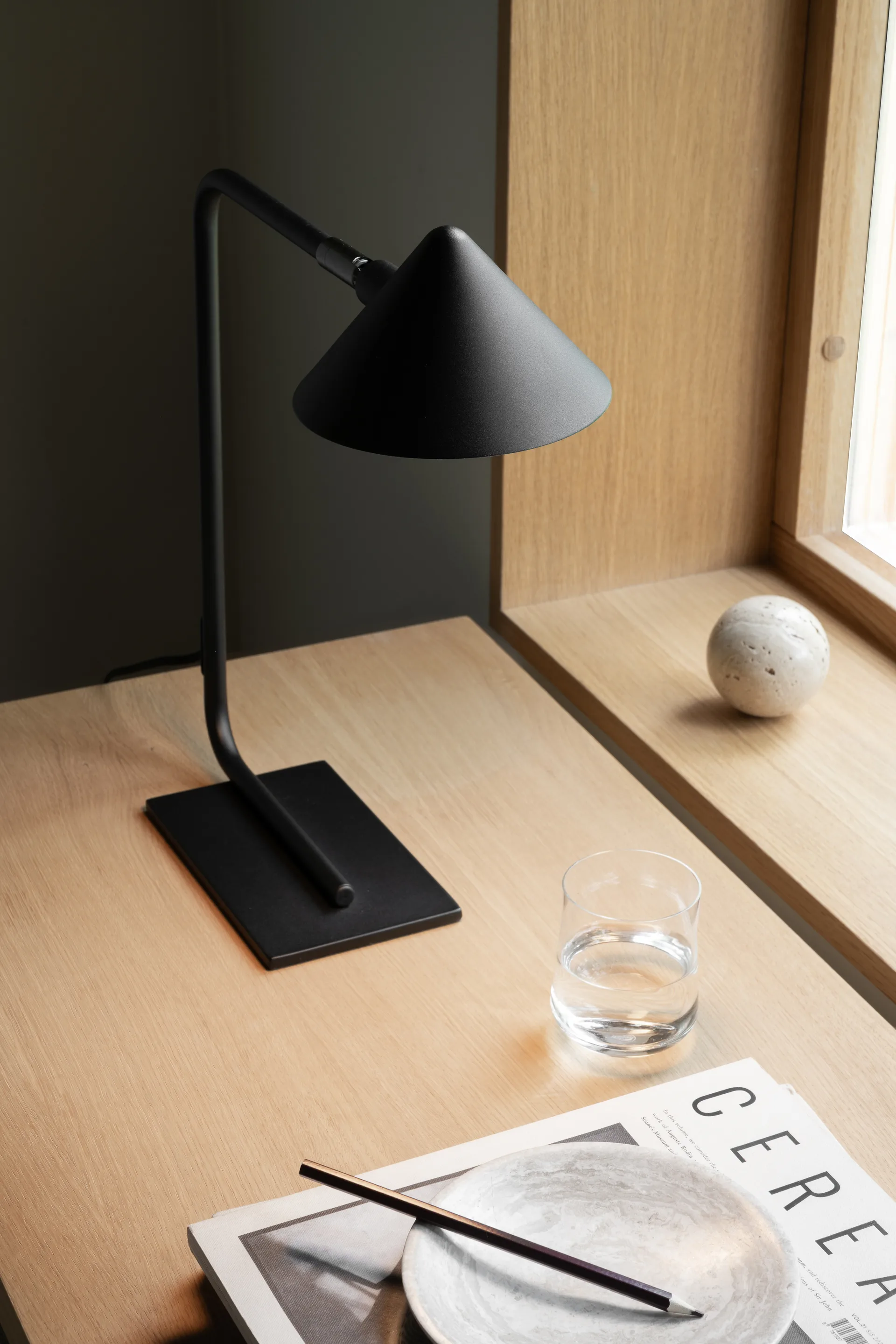 Kuro table lamp, Black, Ø14x40 cm Watt & Veke