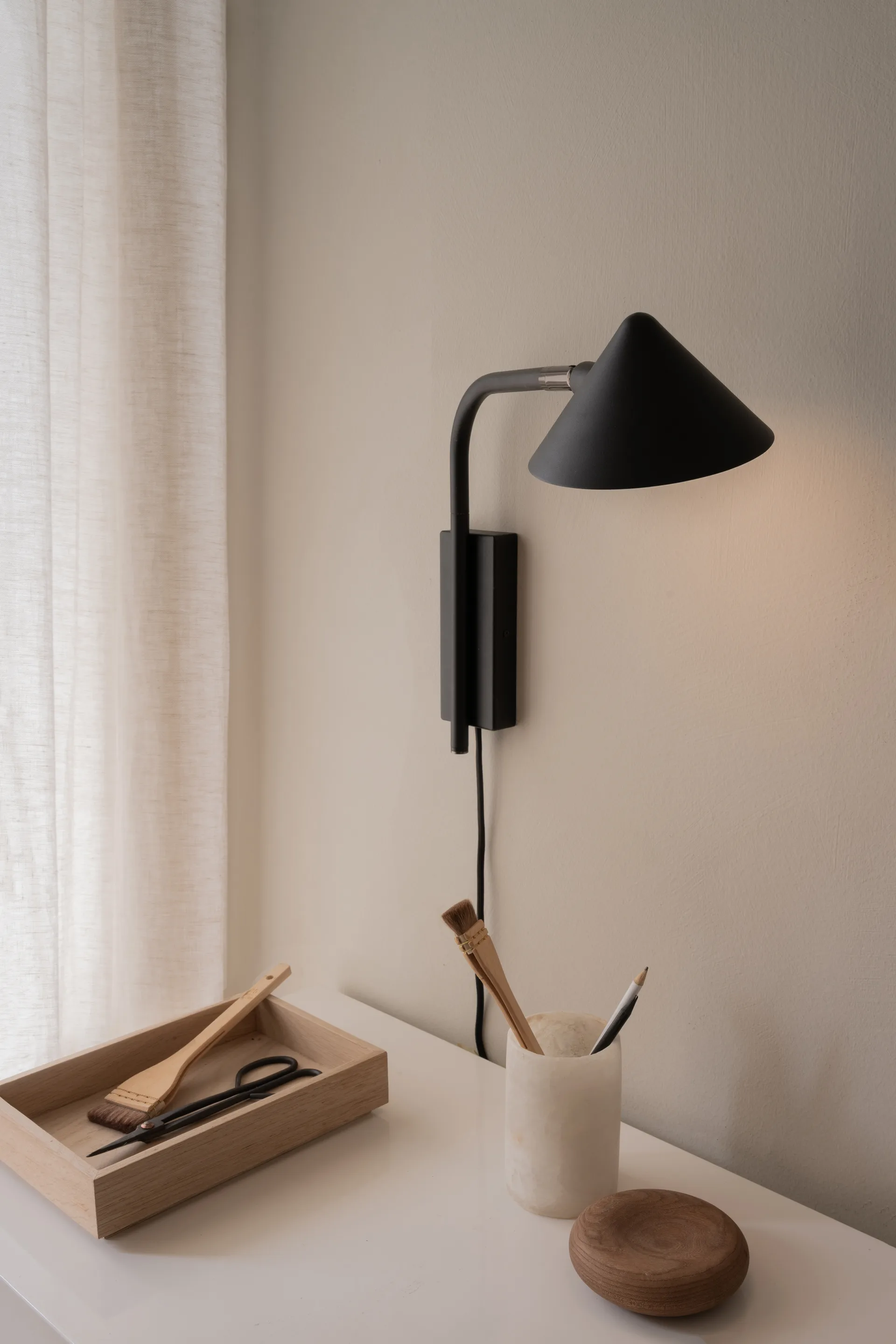 Kuro wall lamp, Black, Ø14x32 cm, wall Watt & Veke