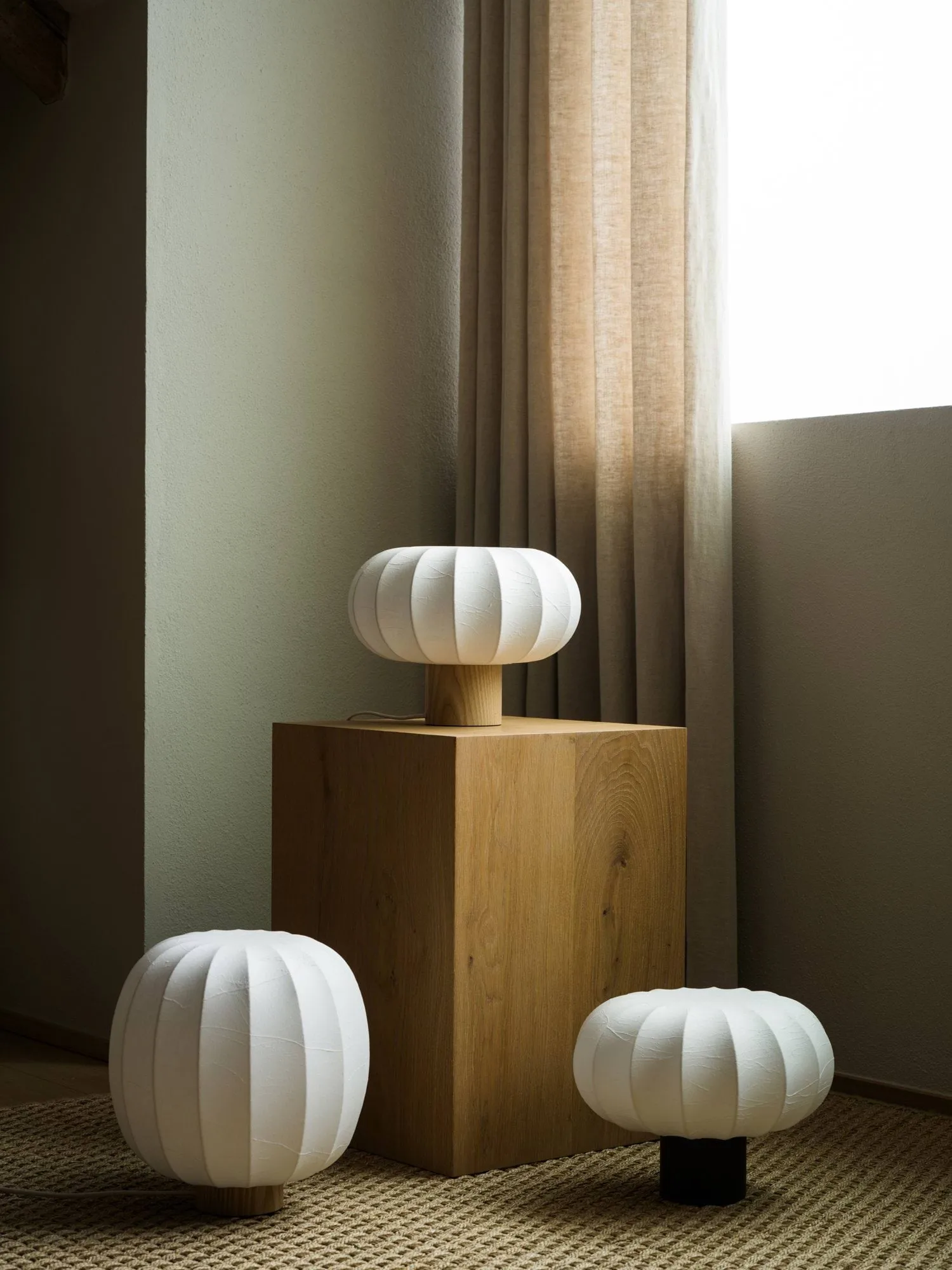 Lunari table lamp, White-Dark ash, Ø32x24 cm Watt & Veke