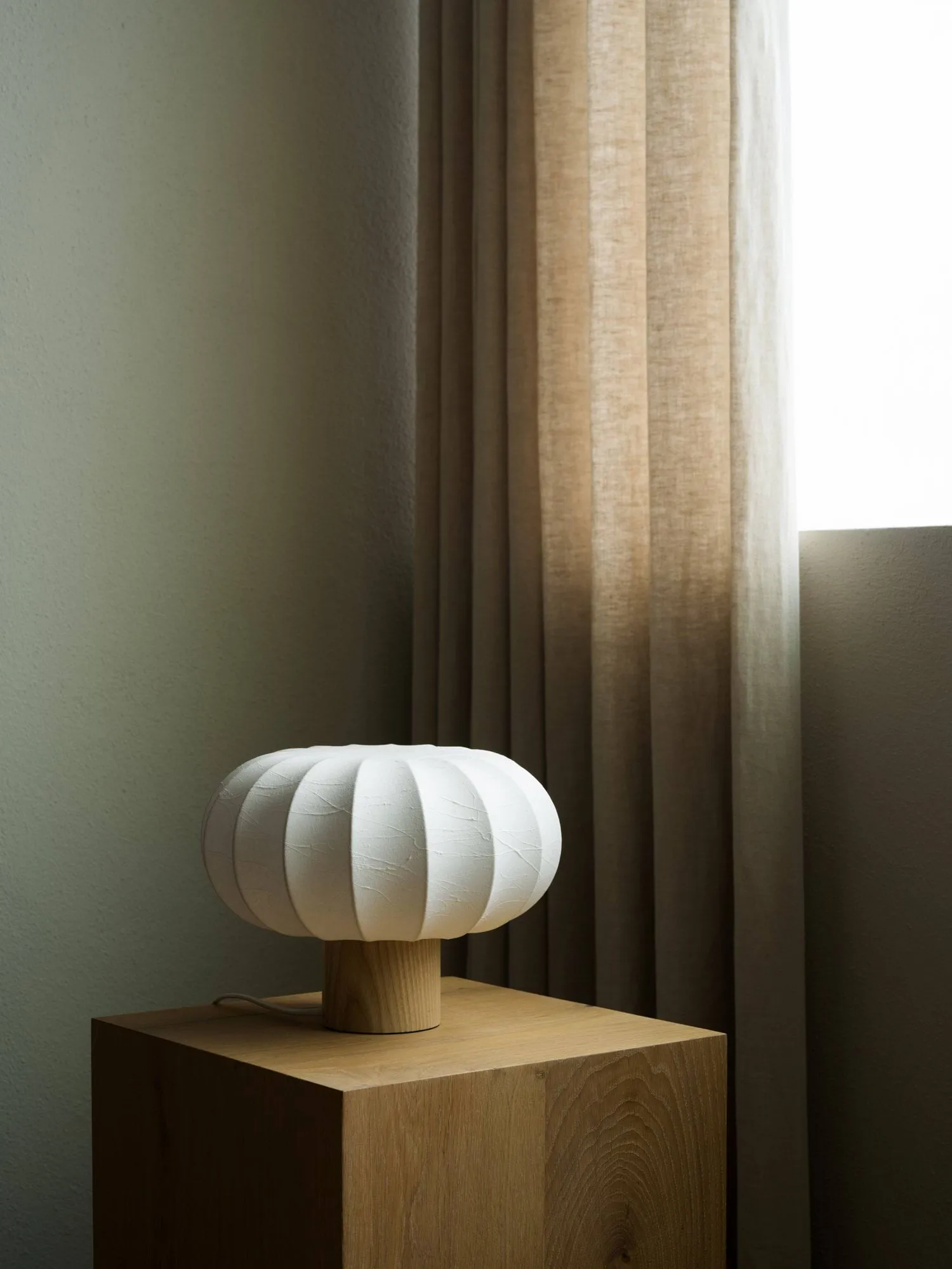 Lunari table lamp, White-Natural ash, Ø32x24 cm Watt & Veke
