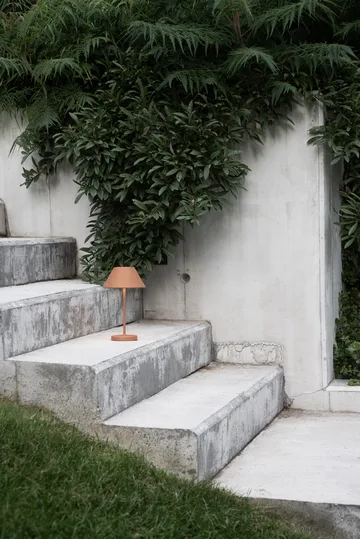 Teya portable table lamp - Terracotta, Ø15x26 cm - Watt & Veke