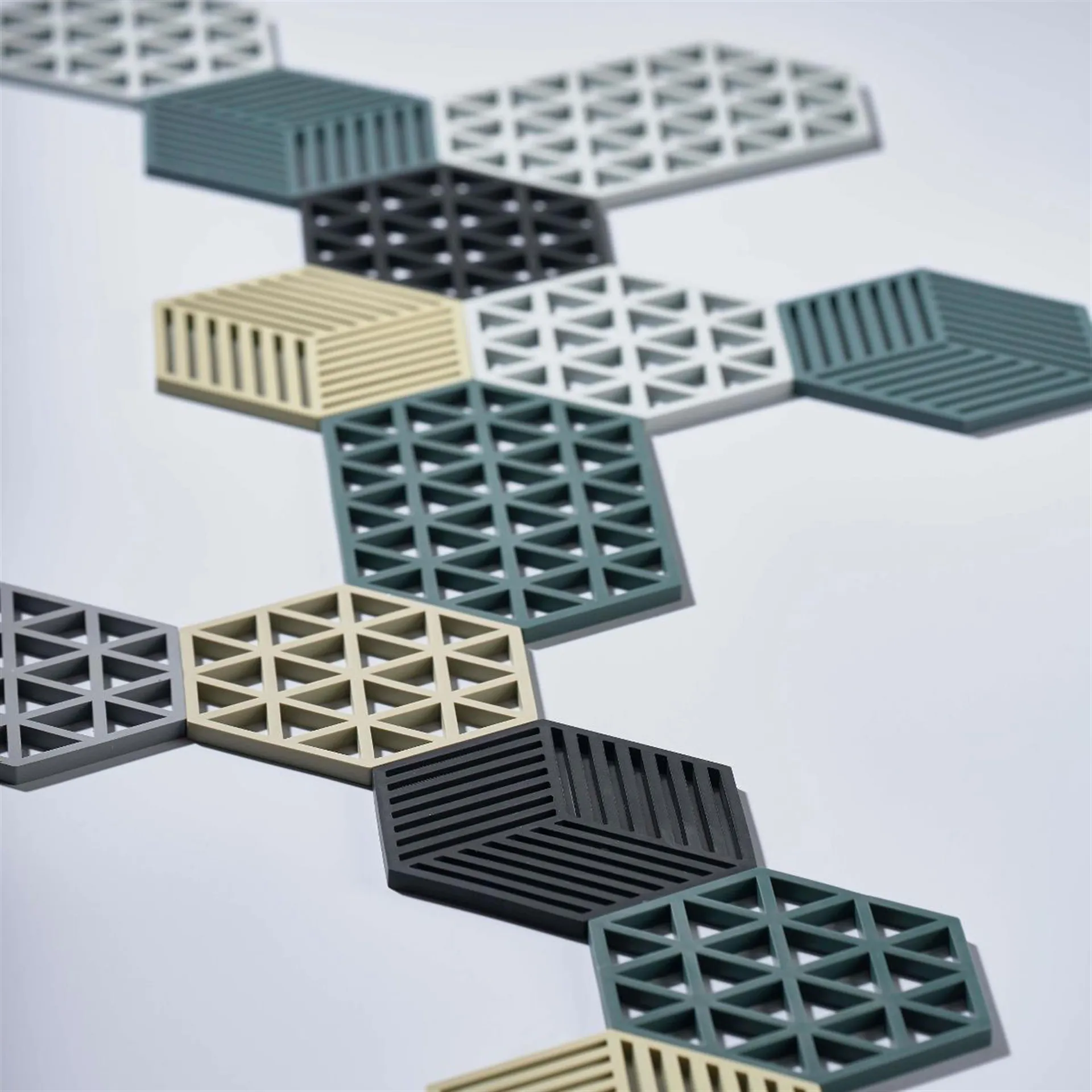 Hexagon trivet, warm grey Zone Denmark