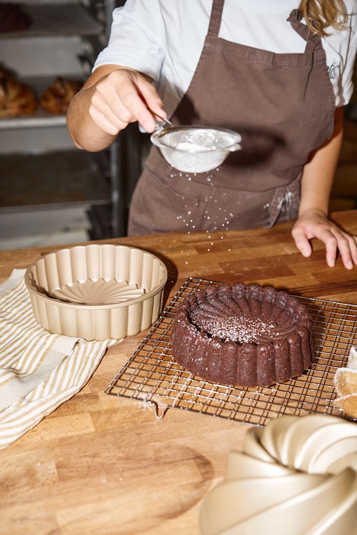 For the perfect finish, Lilian dusts her chocolate cake with icing sugar after it has cooled on a Nordwik rack.